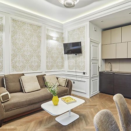 Apartment Louvre Museum By Studio Prestige Paris Exteriör bild