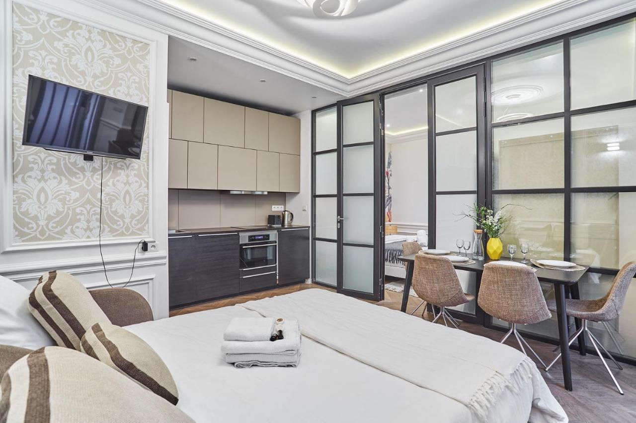 Apartment Louvre Museum By Studio Prestige Paris Exteriör bild