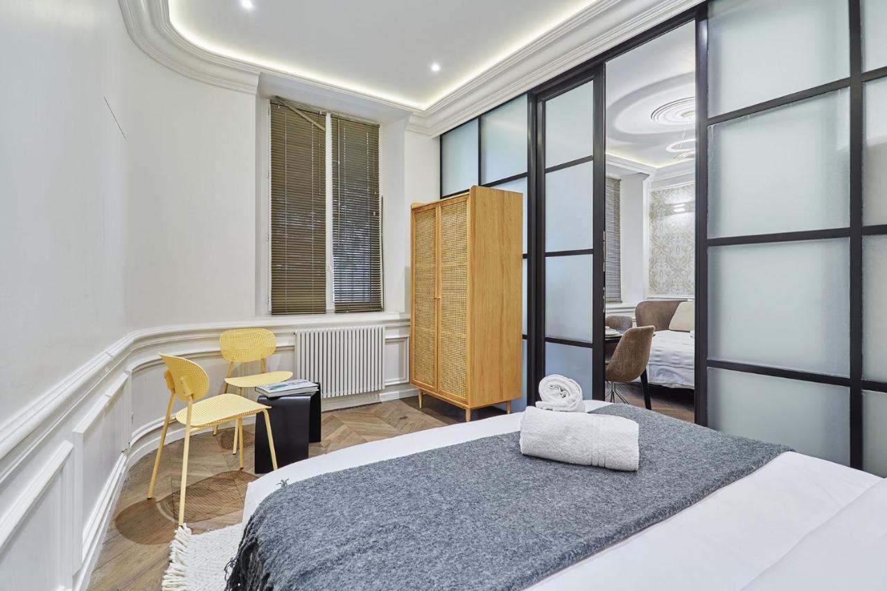 Apartment Louvre Museum By Studio Prestige Paris Exteriör bild