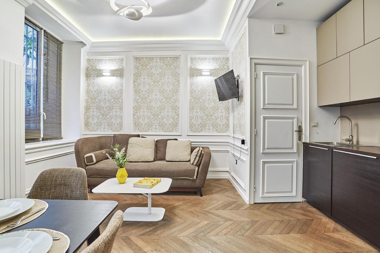 Apartment Louvre Museum By Studio Prestige Paris Exteriör bild