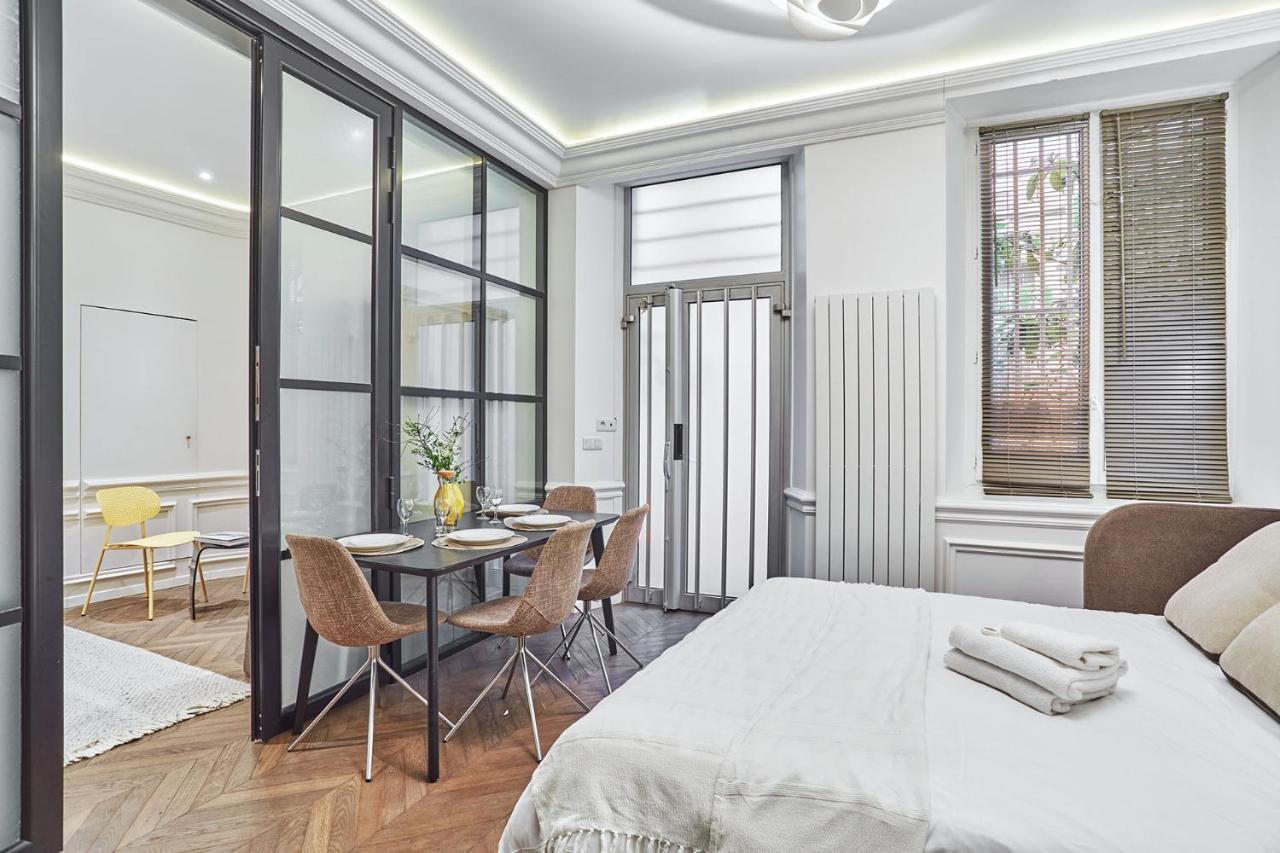 Apartment Louvre Museum By Studio Prestige Paris Exteriör bild