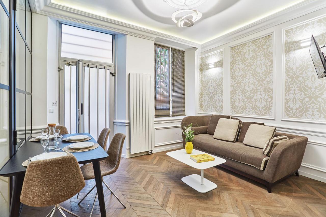 Apartment Louvre Museum By Studio Prestige Paris Exteriör bild