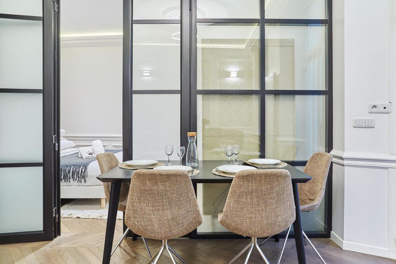 Apartment Louvre Museum By Studio Prestige Paris Exteriör bild